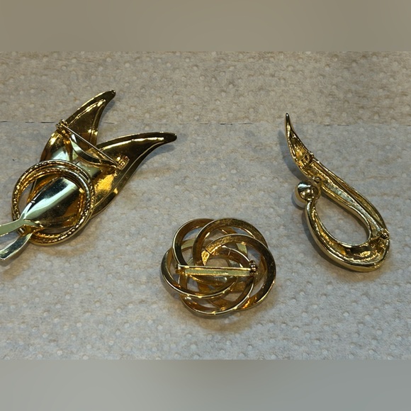Gold Brooch Set of Three- Modernist and Textured Designs - Picture 5 of 5
